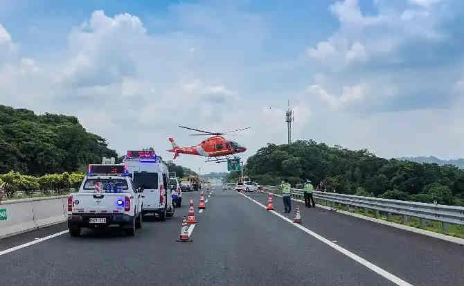 德保高速公路汽车救援案例